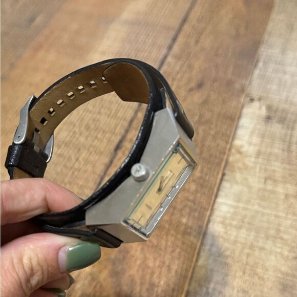 Diesel Tank 1020 Mens wrist quartz watch Needs Battery 
Black leather - Picture 11 of 12